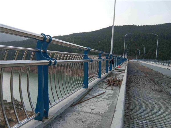 漯河不锈钢桥梁护栏的特点及其在桥梁安全中的重要作用