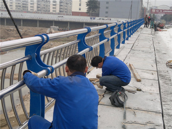 漯河不锈钢河道护栏的特性及其在城市景观中的应用