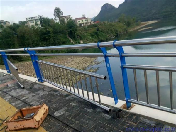 漯河不锈钢复合管护栏是一种卓越的防护材料